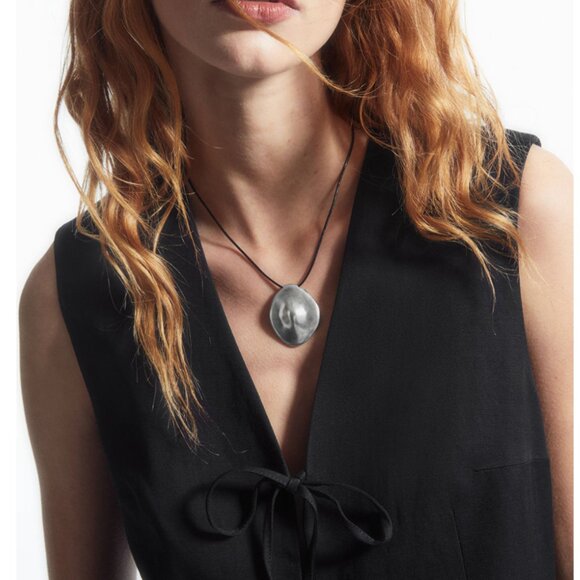 NEW COS Organic-shaped Pendant Necklace Silver - Picture 1 of 5